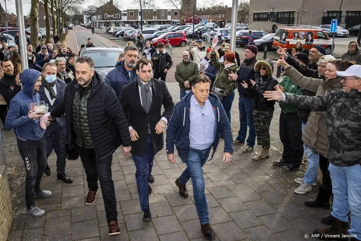 om neemt over enkele weken beslissing over optreden baudet in urk