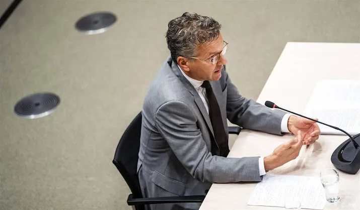 om start onderzoek naar projectie racistische leuzen eindhoven