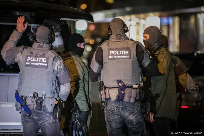 om vervolgt lid arrestatieteam om ongewild schot