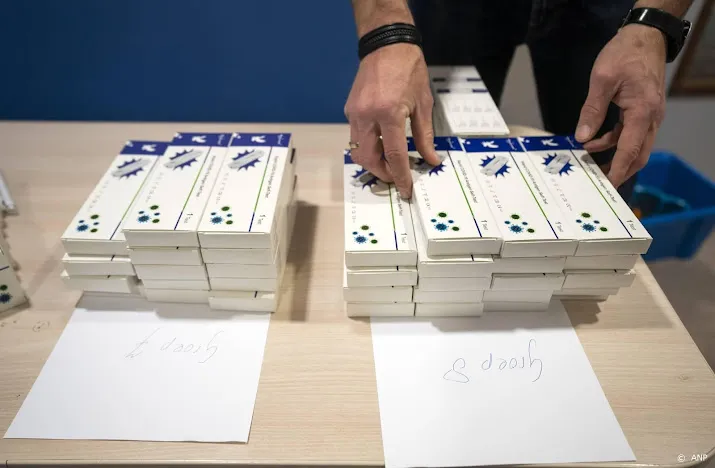omt dringt opnieuw aan op gratis zelftests voor iedereen
