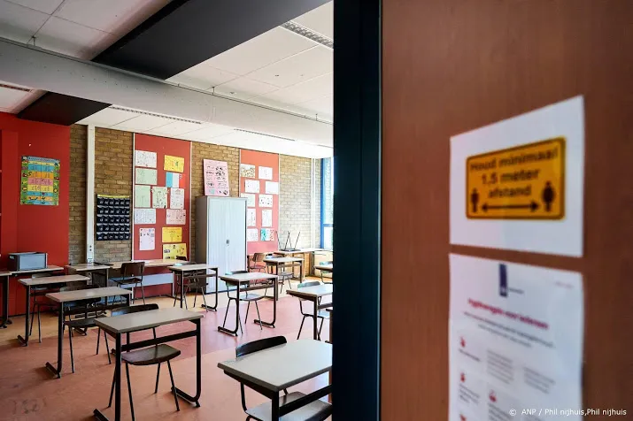 omt voorstander tijdelijk sluiten scholen als extra maatregel
