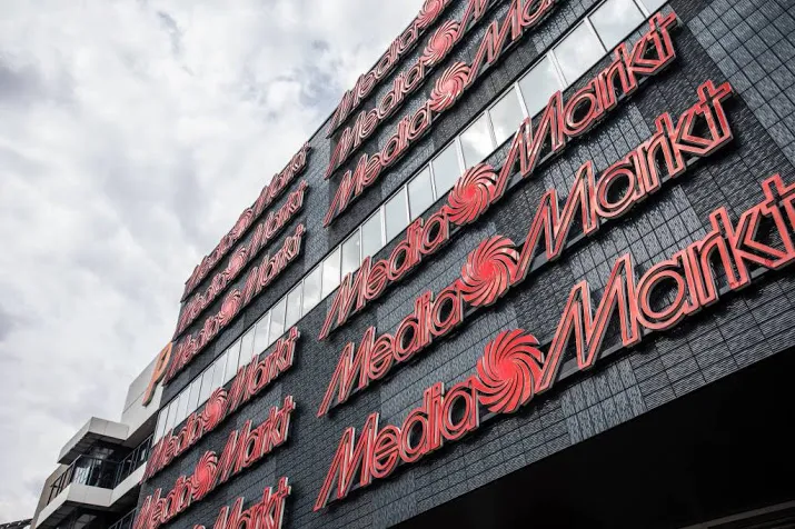 omzetgroei moeder mediamarkt door online