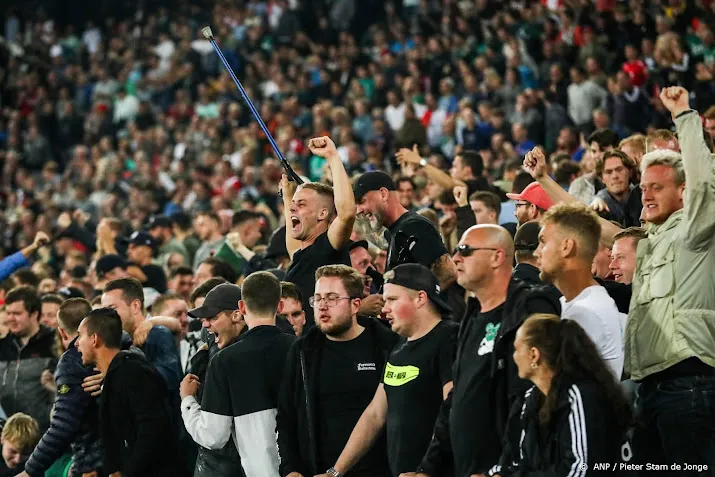 onbegrip bij fans feyenoord om gedrag hooligans in berlijn
