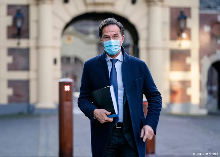 ondanks fel verzet houdt rutte avondklok achter de hand