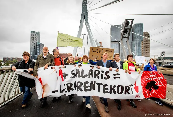 onderwijsbond staking leerkrachten gaat door