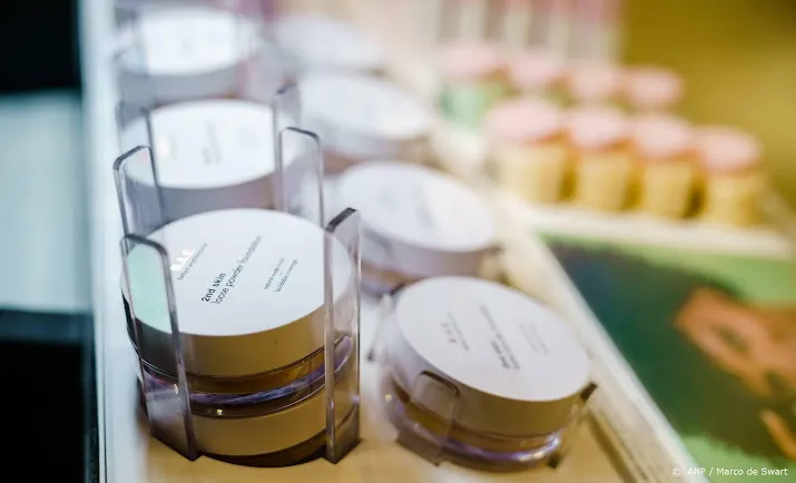 onderzoek 87 procent cosmeticaproducten bevat plastic deeltjes