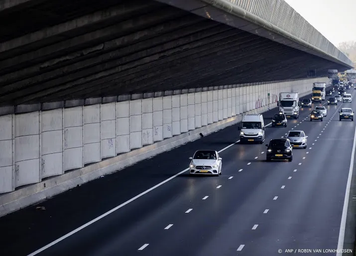 onderzoek verzekeraars slimme rijhulp maakt verkeer veiliger