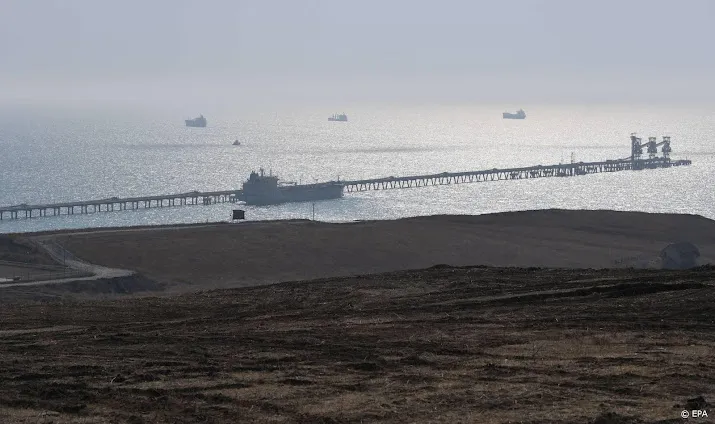 onderzoeker recordhoeveelheid russische olie in tankers op zee