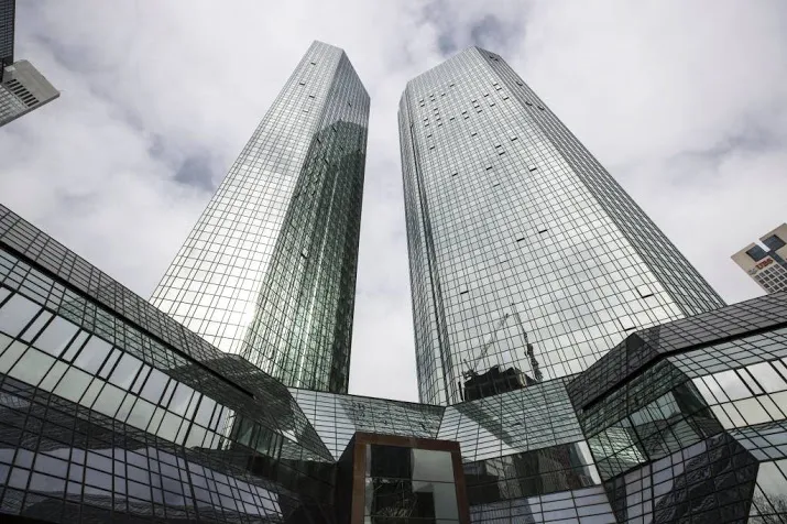 onrust in top deutsche bank houdt aan