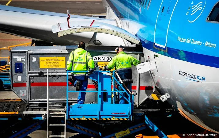 ontzie klm personeel tot 15 keer modaal bij herstructurering