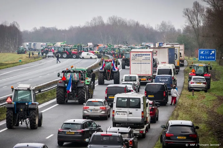 ook acties boeren en bouwers in avondspits veel files