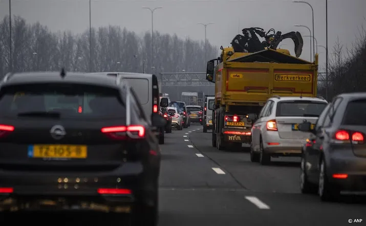 ook dinsdag nog vertraging door asfaltschade a28 bij amersfoort
