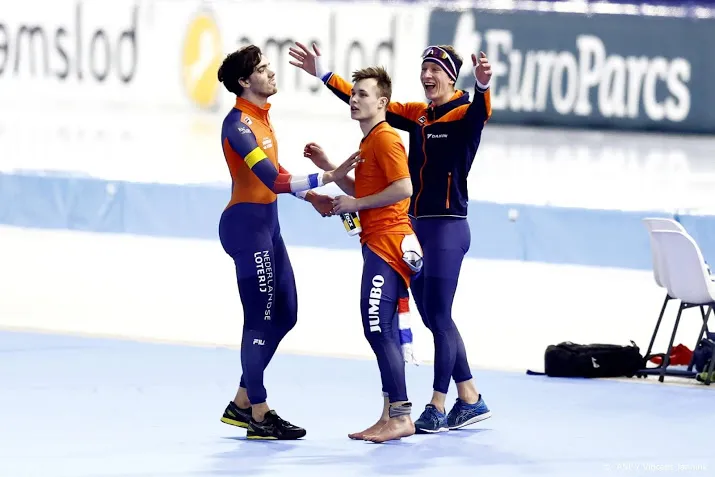 ook mannenploeg verovert goud op achtervolging in thialf