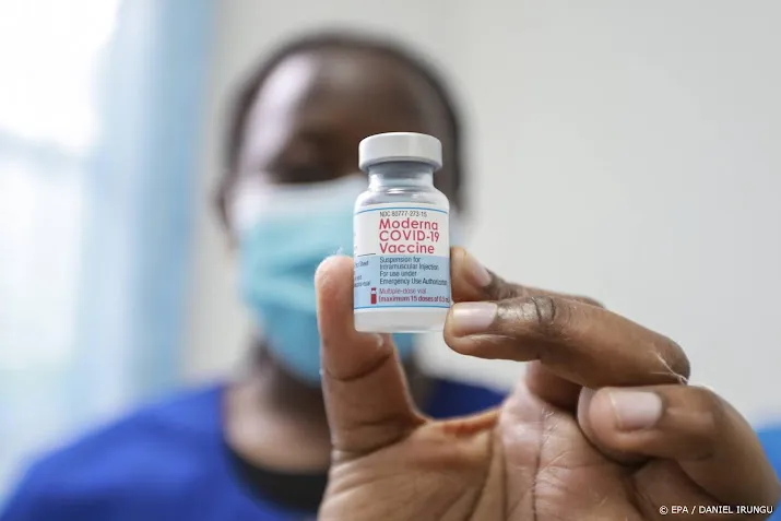 ook moderna werkt aan extra prik voor gevaccineerde mensen
