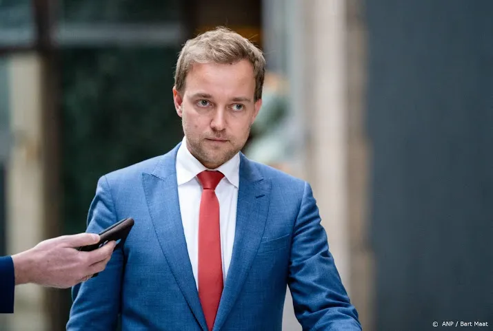 ook senator en oud partijbestuurder van der linden weg bij fvd