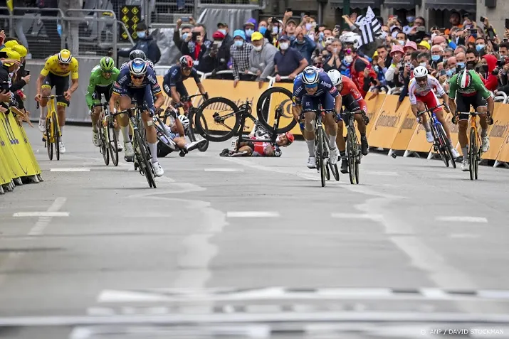 ook topsprinter ewan verlaat tour met sleutelbeenbreuk