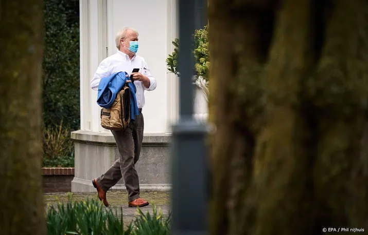 opheffen avondklok en openen terrassen op tafel in catshuis