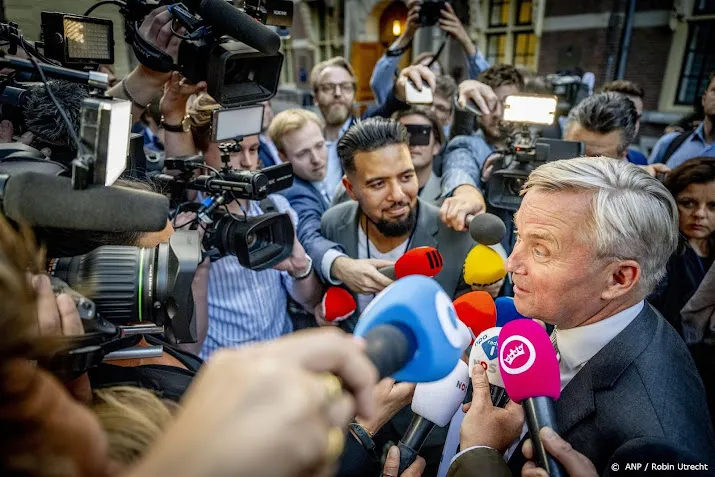 oppositie probeert met moties vuurtje kabinetscrisis op te porren