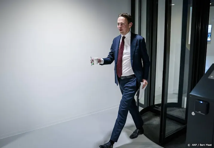 oppositie verhoging aow is sigaar uit eigen doos