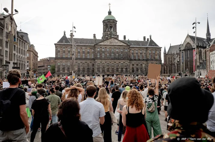 oproep burgemeester tot vrijwillige quarantaine demonstranten