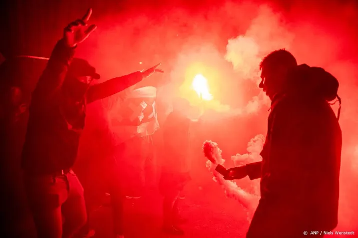 oproep om bij ajax geen vuurwerk af te steken