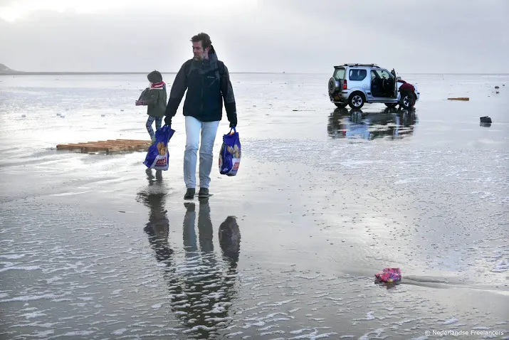 opruimen van strand is alleen maar lief