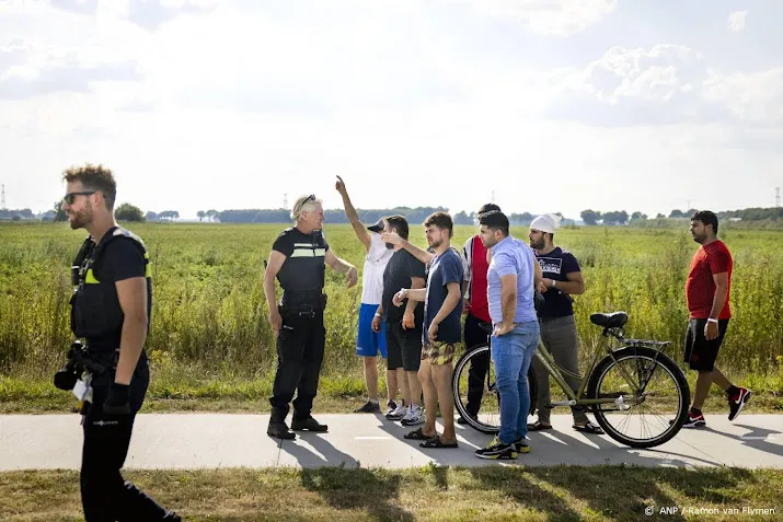 opstootjes voor poorten van aanmeldcentrum ter apel 1 aanhouding