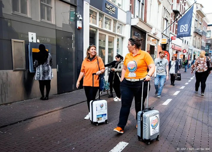 oranjesfeer in den haag om genuanceerde reisadviezen