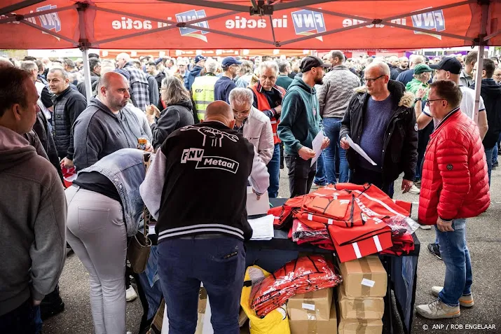 oud fnv vakbondsman roept nedcar stakers op om door te gaan