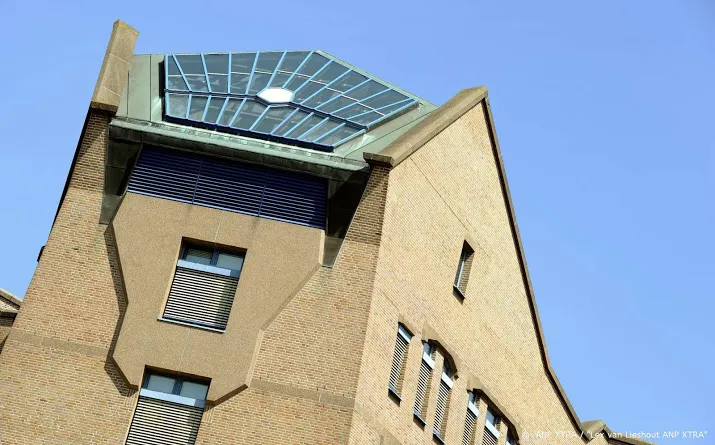 oud hoofdkantoor ing verkocht