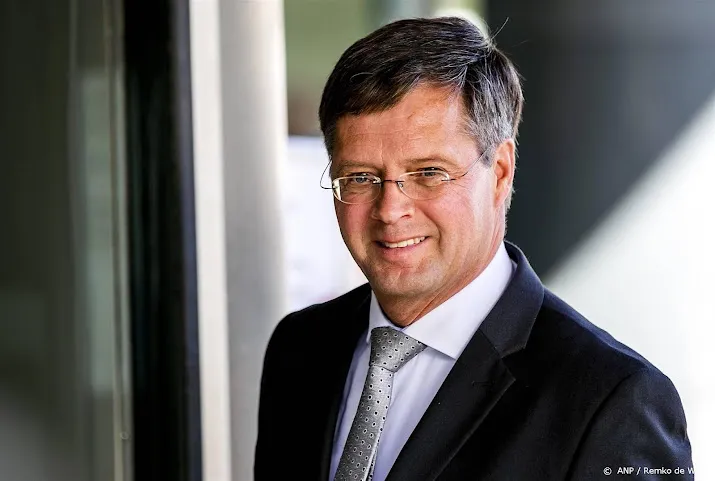 oud premier balkenende woensdag naar uitvaart berlusconi