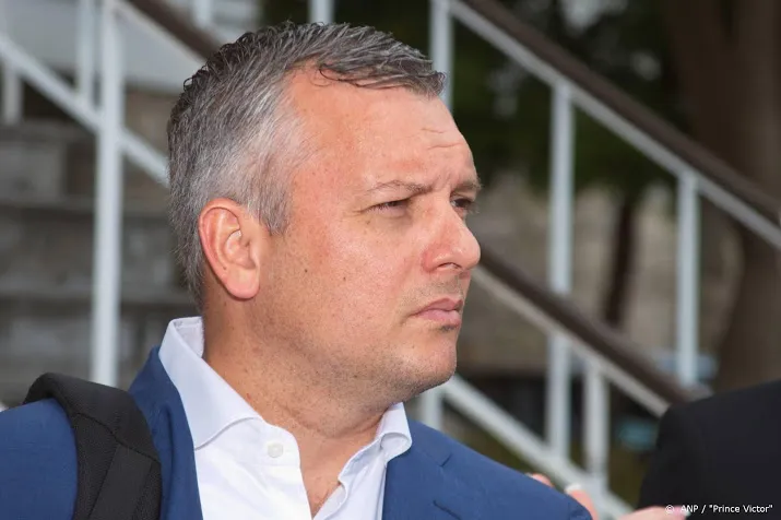 oud premier schotte moet geld betalen of langer cel in