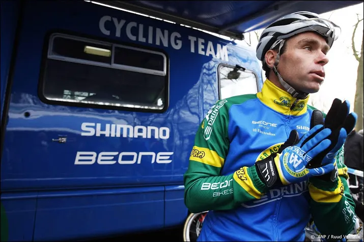 oud veldrijder groenendaal ploegleider bij crossploeg iserbyt