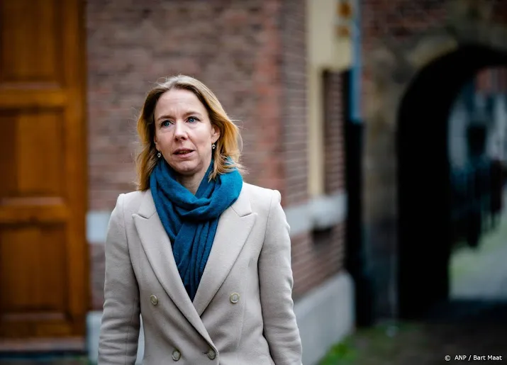 ov bedrijven krijgen nog eens 370 miljoen om te blijven rijden