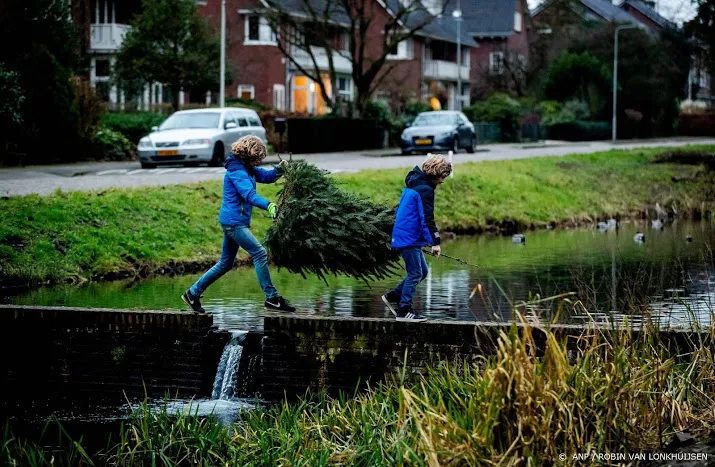 overwegend groene in plaats van witte kerst zon en wolken