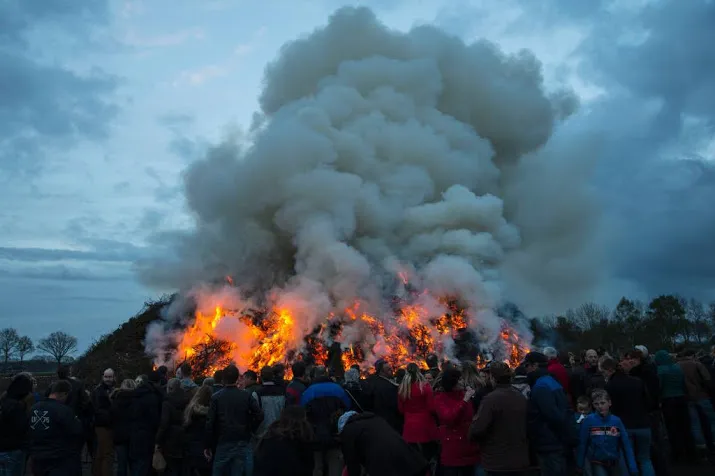 paasvuren mogelijk tot in rotterdam te ruiken