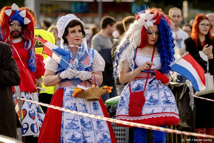 palaolimpico stroomt vol met songfestivalfans