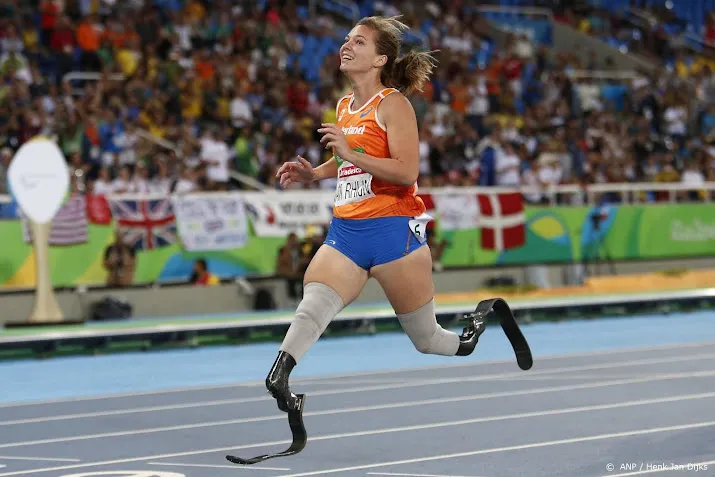 para atleten van rhijn en van weeghel erelid atletiekunie