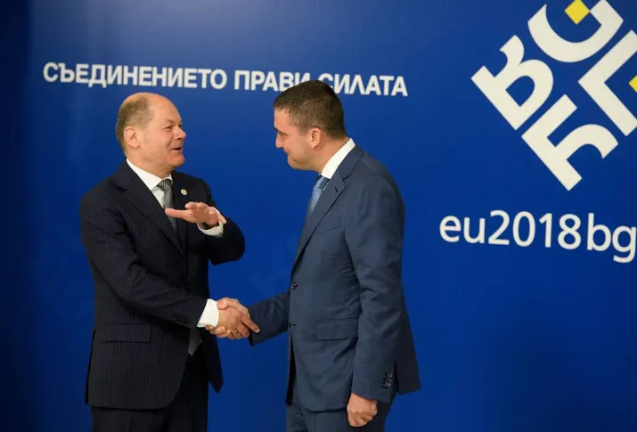 parijs en berlijn bouwen verder aan eurozone