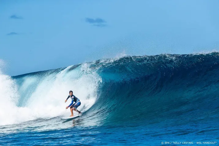 parijs stuurt surfers voor spelen naar tahiti