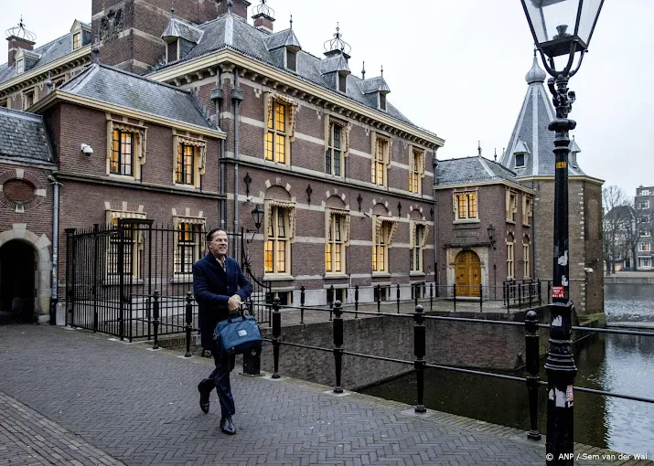 partijen bespreken laatste details voor presentatie akkoord