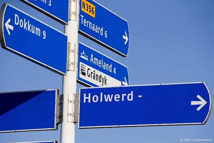 passagiers veerboot terug naar ameland na problemen in holwerd