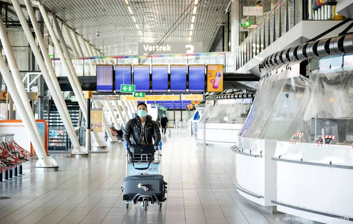 passagiersstroom luchtvaart met 71 procent geslonken