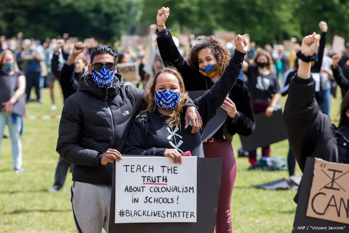 pec supporters verwijderd van racismeprotest zwolle