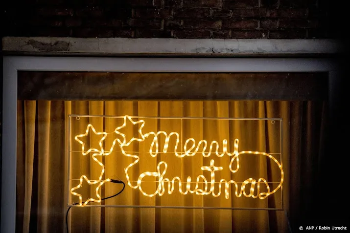peiling bijna 40 procent bespaart dit jaar op kerstverlichting