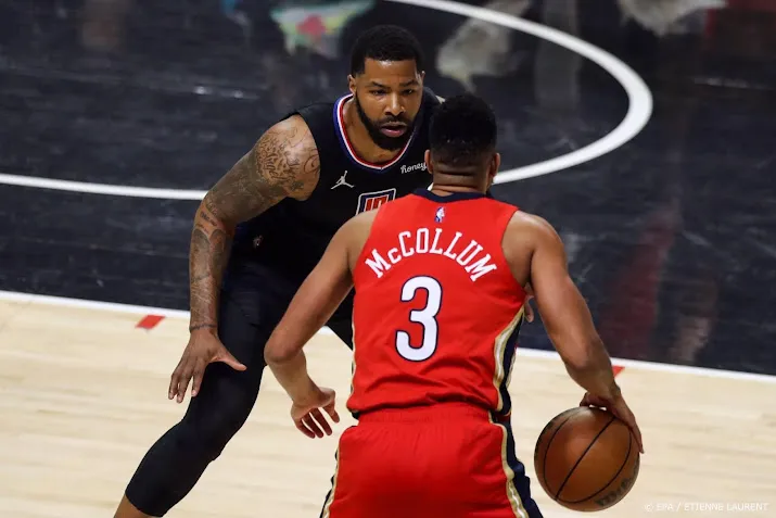 pelicans langs spurs in nba dankzij 40 punten mccollum