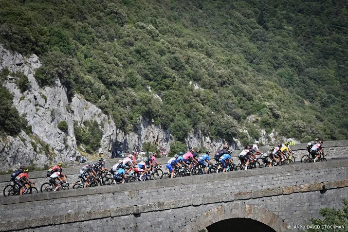 peloton op weg naar hoogste punt in tour