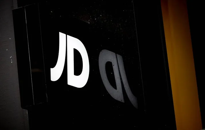 perry moeder jd sports heeft wind mee