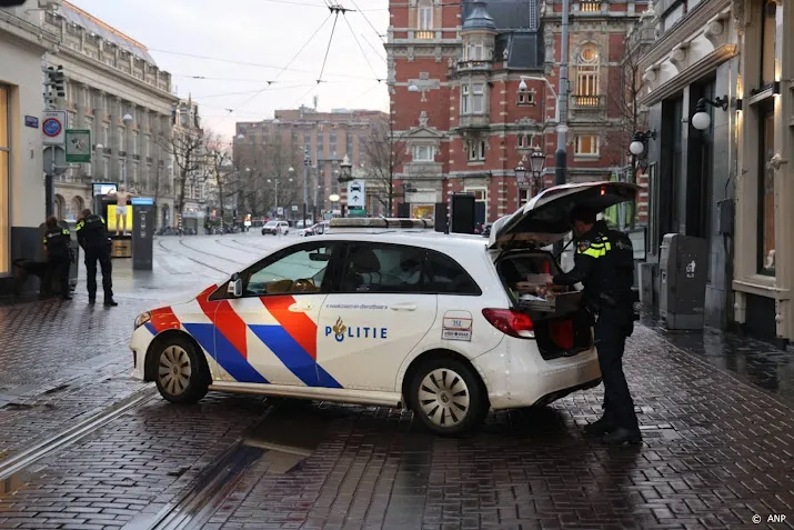 persoon met vuurwapen in apple store amsterdam
