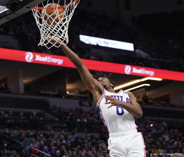 philadelphia verslaat miami en mag hopen op play offs nba